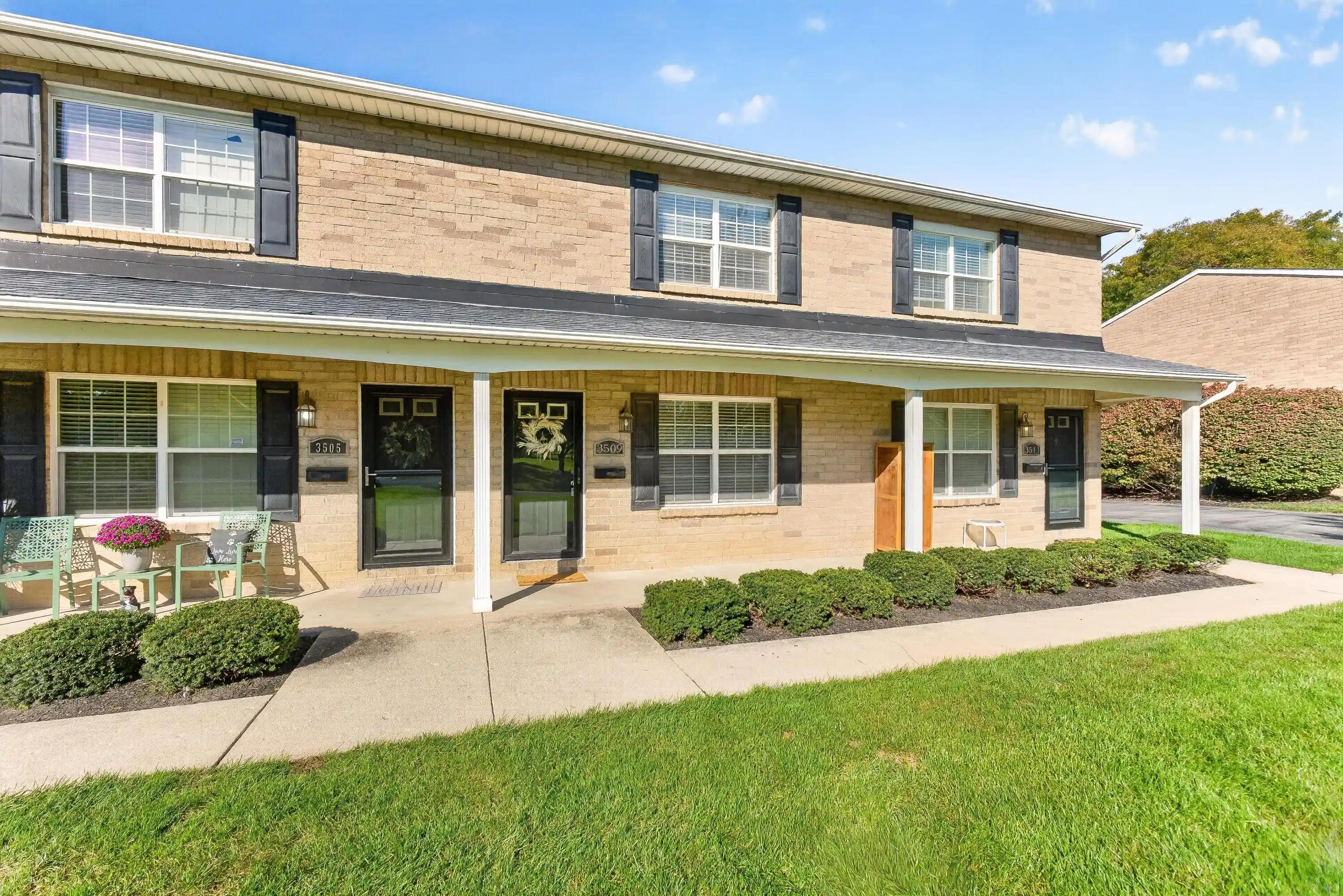 Listing Photo 2 - Condo for sale in 3509 Sunset Dr located at 3509 Sunset Dr, Columbus, OH 43221 - Unit 3509 Sunset Dr