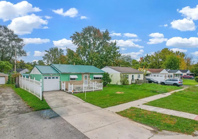 Photo 1 of Single family home for sale at 2992 Fairwood Ave, Columbus, OH 43207 | MLS# 226039585 | Listing updated on 2026-10-26