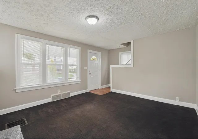 Photo 4 of Single family home for sale at 228 N Oakley Ave, Columbus, OH 43204 | MLS# 226039254 | Listing updated on 2026-10-29