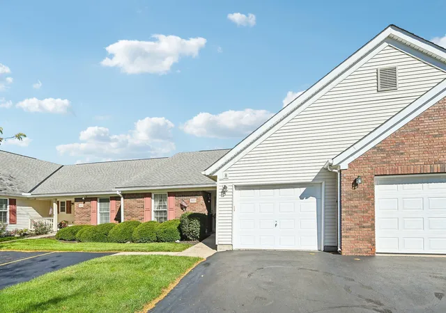 Listing Photo 1 - Condo for sale in building located at 303 Retreat Ln, Marysville, OH 43040 - Unit #303