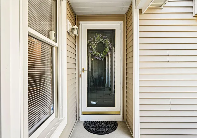 Listing Photo 3 - Condo for sale in building located at 5873 Parkbridge Ln, Dublin, OH 43016 - Unit #21-4