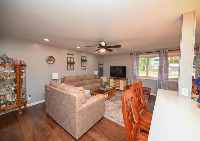 Photo 3 of Single family home for sale at 447 Edgefield Dr, Marion, OH 43302 | MLS# 226038770 | Listing updated on 2026-10-28