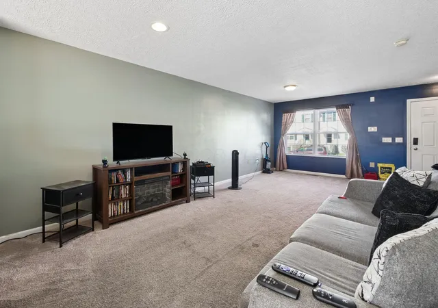 Listing Photo 5 - Condo for sale in building located at 6465 Nottinghill Trl Dr, Canal Winchester, OH 43110
