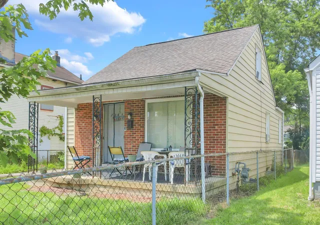 Photo 2 of Single family home for sale at 2261 Medina Ave, Columbus, OH 43211 | MLS# 226039090 | Listing updated on 2026-10-22