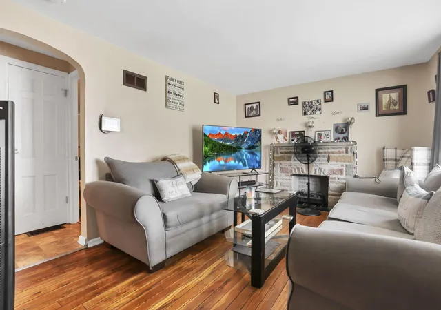 Photo 3 of Single family home for sale at 2261 Medina Ave, Columbus, OH 43211 | MLS# 226039090 | Listing updated on 2026-10-22