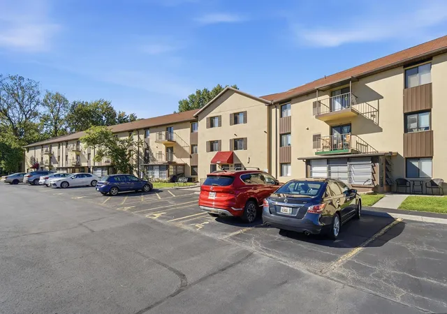 Listing Photo 4 - Condo for sale in building located at 3967 Karl Rd, Columbus, OH 43224 - Unit #321