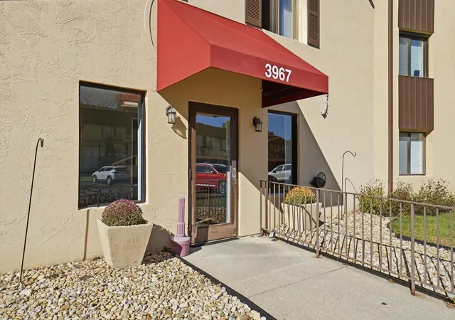 Listing Photo 5 - Condo for sale in building located at 3967 Karl Rd, Columbus, OH 43224 - Unit #321