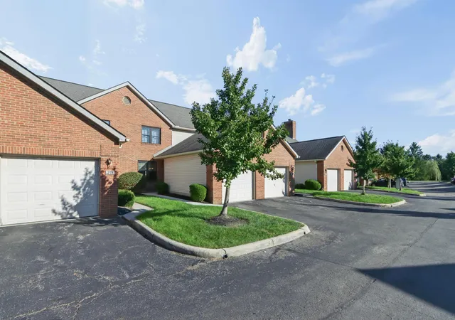 Listing Photo 4 - Condo for sale in building located at 1276 Somerset Wy, Pickerington, OH 43147