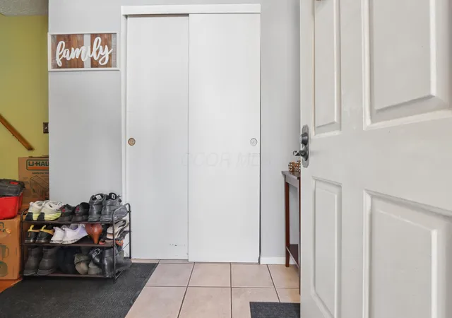 Listing Photo 5 - Condo for sale in building located at 1276 Somerset Wy, Pickerington, OH 43147