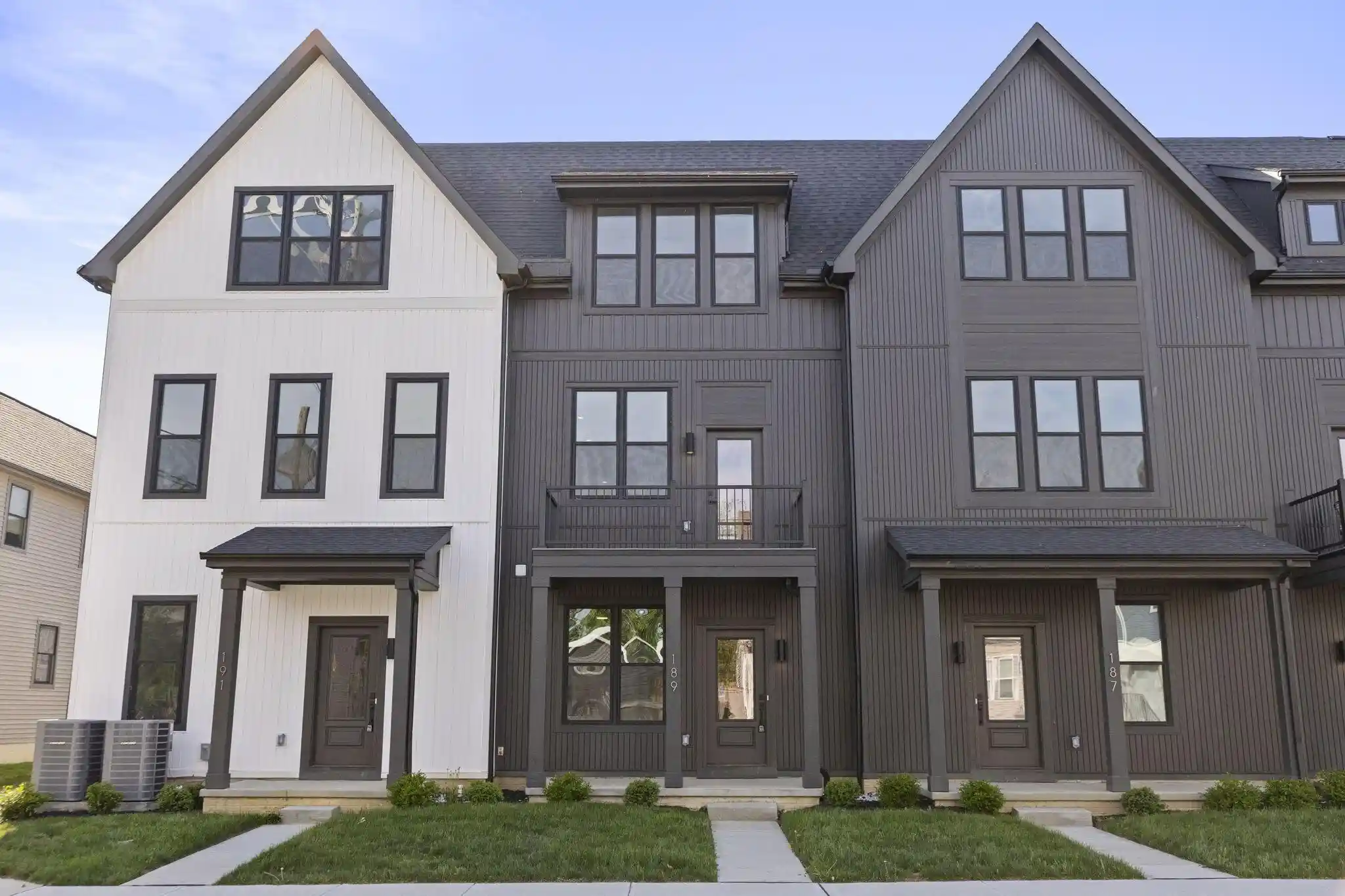 Listing Photo 2 - Condo for sale in 189 S Ohio Ave located at 189 S Ohio Ave, Columbus, OH 43205 - Unit 189 S Ohio Ave