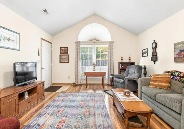 Photo 4 of Condo for sale at 5383 Pond View Dr, Westerville, OH 43081 | MLS# 226039390 | Listing updated on 2026-10-27