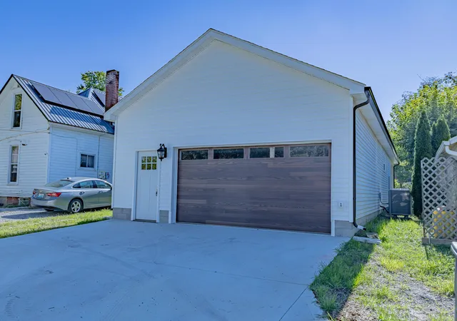 Photo 2 of Sale Pending at 310 Cherry St, Washington Court House, OH 43160 | MLS# 226038334 | Listing updated on 2026-10-16