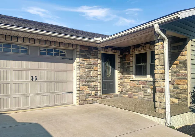 Photo 1 of Single family home for sale at 4810 Huggins Rd, Zanesville, OH 43701 | MLS# 226038738 | Listing updated on 2026-10-21
