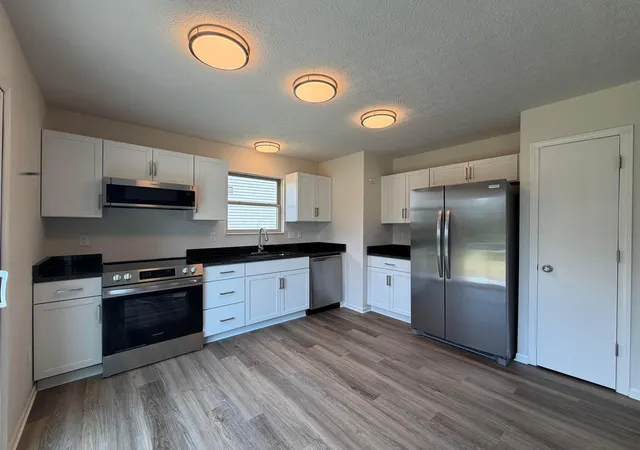Photo 1 of Single family home for sale at 3223 Berkley Pointe Dr, Columbus, OH 43230 | MLS# 226039113 | Listing updated on 2026-10-29