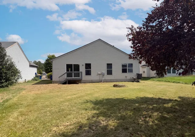 Photo 4 of Single family home for sale at 3223 Berkley Pointe Dr, Columbus, OH 43230 | MLS# 226039113 | Listing updated on 2026-10-29