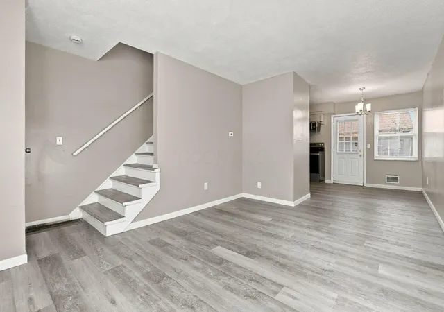 Listing Photo 2 - Condo for sale in building located at 5702 Beechcroft Rd, Columbus, OH 43229 - Unit #D