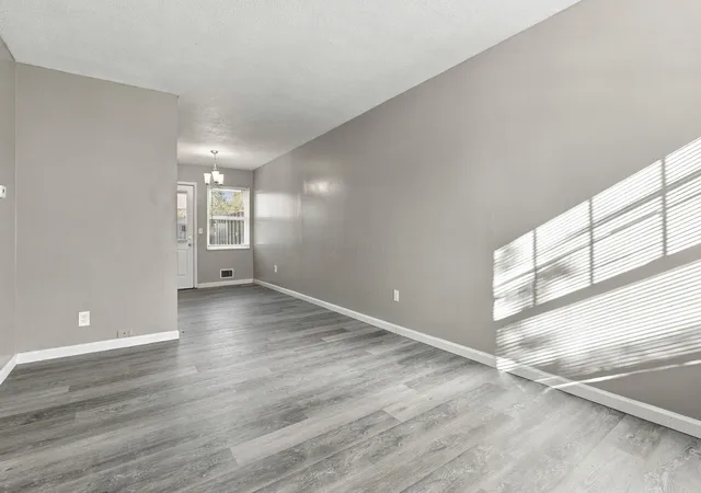 Listing Photo 3 - Condo for sale in building located at 5702 Beechcroft Rd, Columbus, OH 43229 - Unit #D