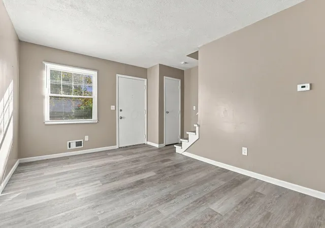 Listing Photo 4 - Condo for sale in building located at 5702 Beechcroft Rd, Columbus, OH 43229 - Unit #D