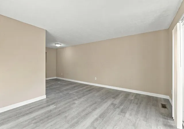 Listing Photo 4 - Condo for sale in building located at 5644 Great Woods Blvd, Columbus, OH 43231