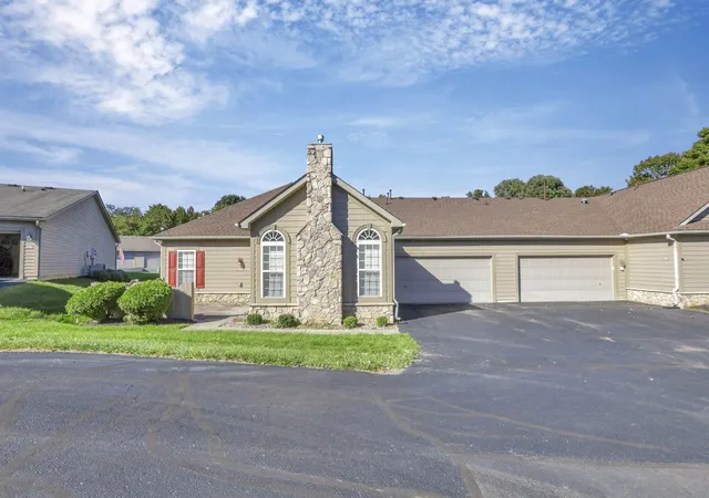 Listing Photo 1 - Condo for sale in building located at 204 Avalon Dr, Heath, OH 43056 - Unit #27