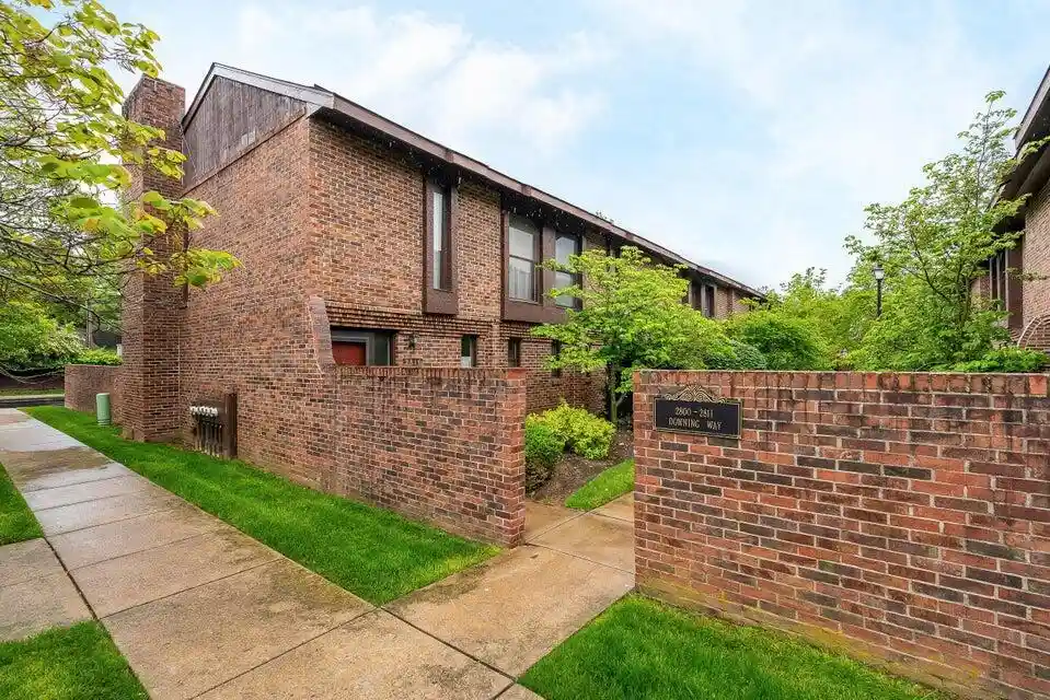 Listing Photo 2 - Condo for sale in 2806 Downing Wy located at 2806 Downing Wy, Columbus, OH 43221 - Unit #37