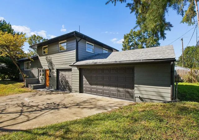 Photo 2 of Single family home for sale at 3402 Seabrook Ave, Columbus, OH 43227 | MLS# 226038509 | Listing updated on 2026-10-29