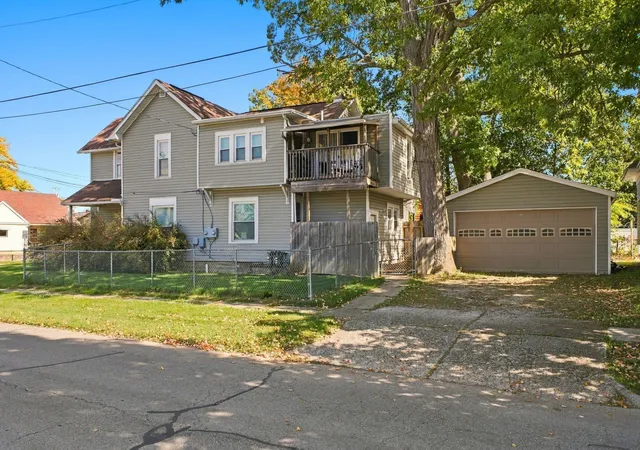 Listing Photo 1 - Condo for sale in building located at 127 E Walnut St, Marion, OH 43302