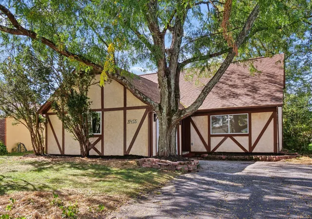 Photo 3 of Single family home for sale at 5455 Maple Cyn Ave, Columbus, OH 43229 | MLS# 226038521 | Listing updated on 2026-10-29