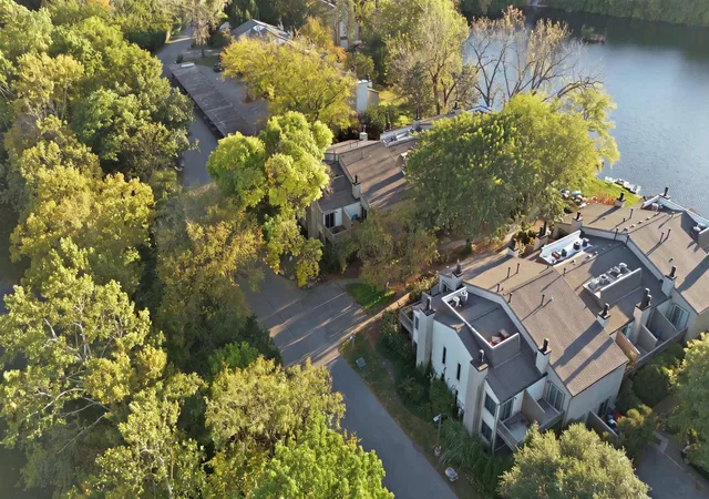 Listing Photo 1 - Condo for sale in building located at 1301 Lake Shore Dr, Columbus, OH 43204 - Unit #199