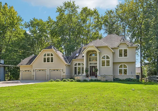 Photo 2 of Single family home for sale at 5612 Echo Rd, Columbus, OH 43230 | MLS# 226038934 | Listing updated on 2026-10-24