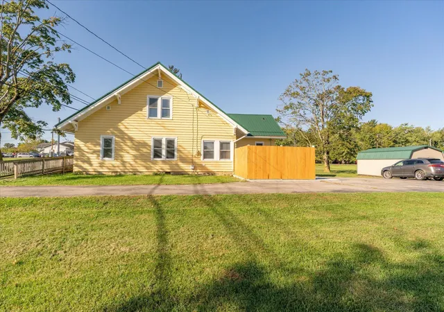 Photo 3 of Single family home for sale at 9131 Sr 22/3, Sabina, OH 45169 | MLS# 226038782 | Listing updated on 2026-10-25