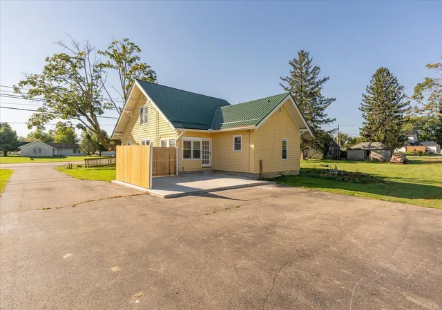 Photo 4 of Single family home for sale at 9131 Sr 22/3, Sabina, OH 45169 | MLS# 226038782 | Listing updated on 2026-10-25