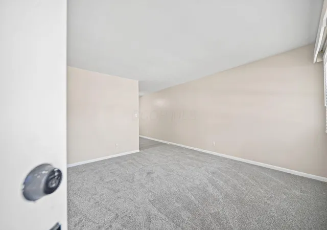 Photo 4 of Single family home for sale at 1926 Woodette Rd, Columbus, OH 43232 | MLS# 226038750 | Listing updated on 2026-10-26