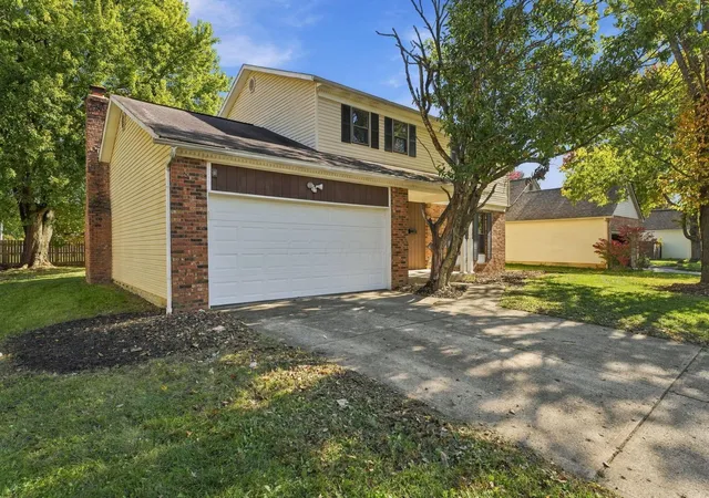 Photo 2 of Single family home for sale at 256 Spring Holw Ln, Westerville, OH 43081 | MLS# 226040202 | Listing updated on 2026-10-29