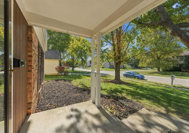 Photo 4 of Single family home for sale at 256 Spring Holw Ln, Westerville, OH 43081 | MLS# 226040202 | Listing updated on 2026-10-29