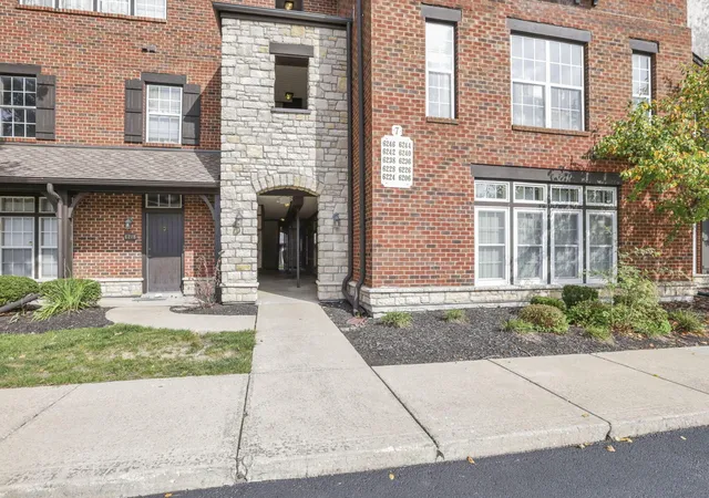 Listing Photo 4 - Condo for sale in building located at 6224 Inishmore Ln, Dublin, OH 43017