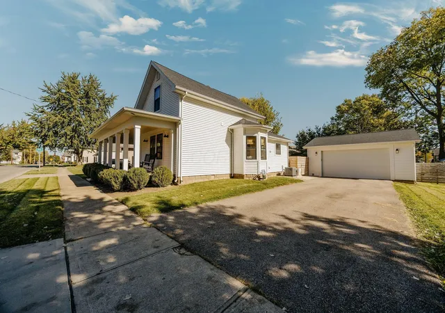 Photo 3 of Single family home for sale at 333 S Chillicothe St, Plain City, OH 43064 | MLS# 226038707 | Listing updated on 2026-10-25