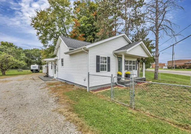 Photo 1 of Single family home for sale at 408 S High St, Hebron, OH 43025 | MLS# 226038741 | Listing updated on 2026-10-20