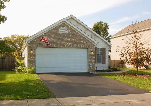 Photo 2 of Single family home for sale at 1069 Crossbrook Blvd, Galloway, OH 43119 | MLS# 226038884 | Listing updated on 2026-10-19