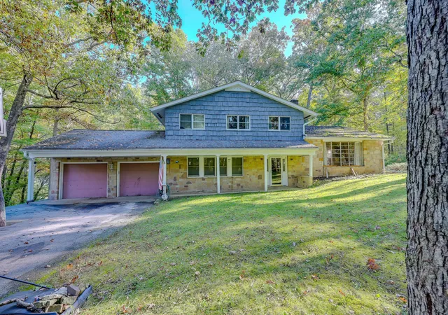Photo 2 of Single family home for sale at 9408 Robinhood Cir, Westerville, OH 43082 | MLS# 226038783 | Listing updated on 2026-10-16