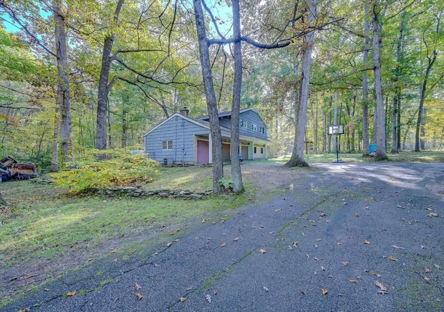 Photo 4 of Single family home for sale at 9408 Robinhood Cir, Westerville, OH 43082 | MLS# 226038783 | Listing updated on 2026-10-16