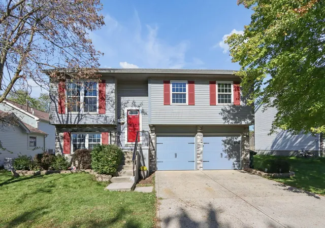 Photo 2 of Single family home for sale at 5608 Reebok Dr, Hilliard, OH 43026 | MLS# 226040284 | Listing updated on 2026-10-28