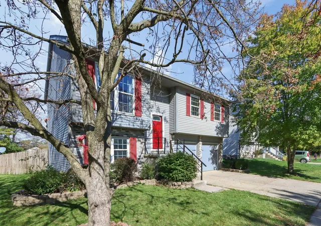 Photo 3 of Single family home for sale at 5608 Reebok Dr, Hilliard, OH 43026 | MLS# 226040284 | Listing updated on 2026-10-28