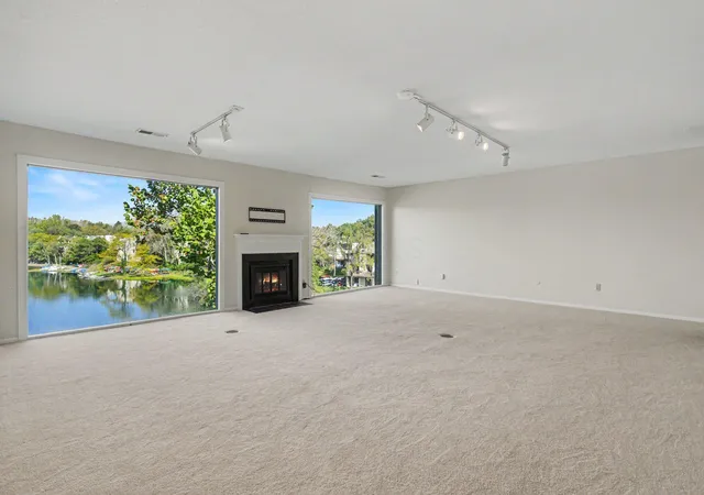 Listing Photo 1 - Condo for sale in building located at 1211 Lake Shore Dr, Columbus, OH 43204 - Unit #245