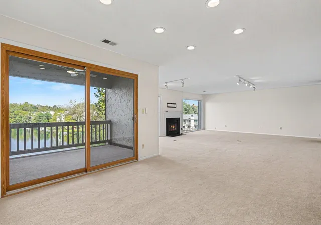Listing Photo 5 - Condo for sale in building located at 1211 Lake Shore Dr, Columbus, OH 43204 - Unit #245