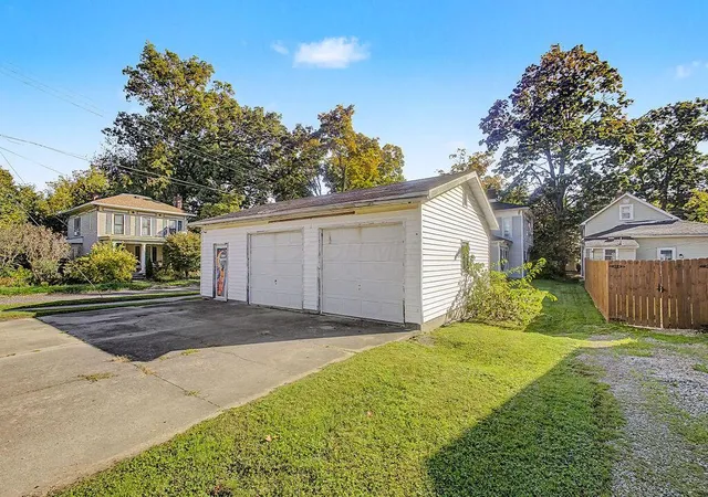 Photo 3 of House for sale at 213 N Division St, Mount Vernon, OH 43050 | MLS# 226038784 | Listing updated on 2026-10-12