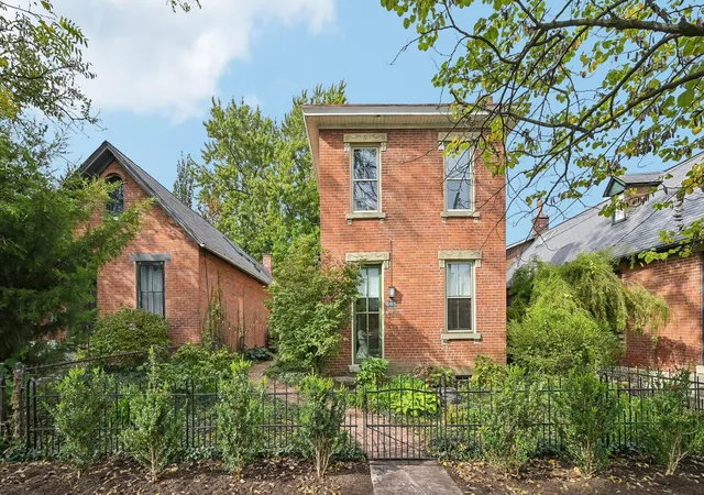 Photo 1 of Single family home for sale at 865 Mohawk St, Columbus, OH 43206 | MLS# 226038924 | Listing updated on 2026-10-26
