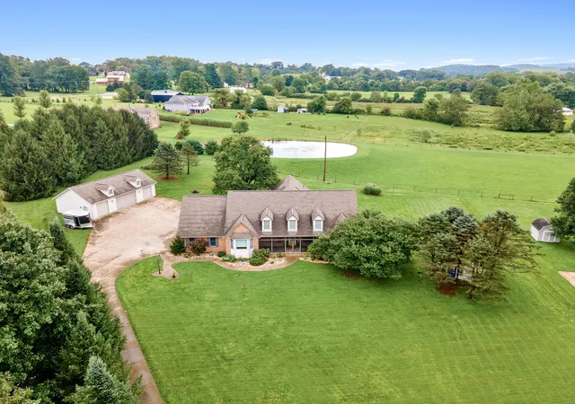 Photo 2 of Single family home for sale at 112 Carlee Cir N, Newark, OH 43055 | MLS# 226040178 | Listing updated on 2026-10-23