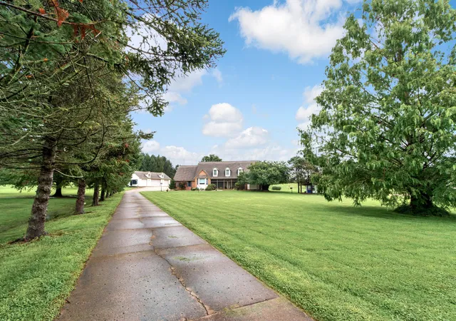 Photo 3 of Single family home for sale at 112 Carlee Cir N, Newark, OH 43055 | MLS# 226040178 | Listing updated on 2026-10-23