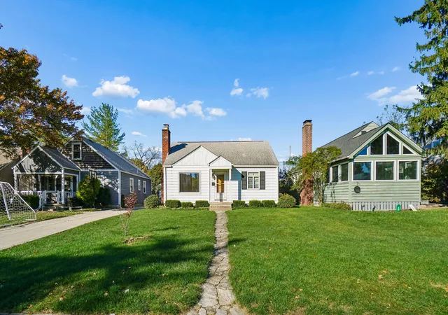 Photo 1 of Single family home for sale at 156 E Jeffrey Pl, Columbus, OH 43214 | MLS# 226039845 | Listing updated on 2026-10-27
